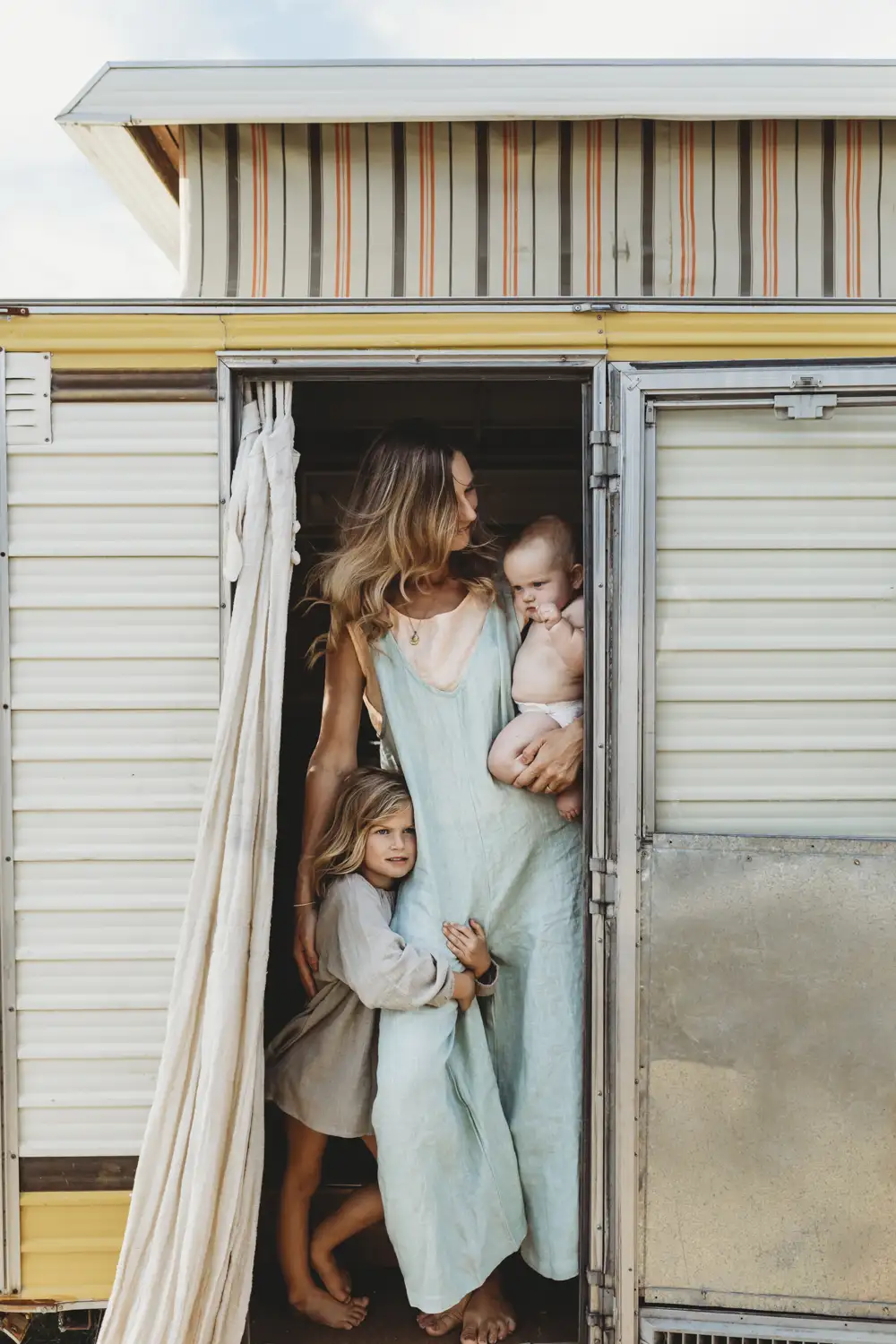 candid family photographer byron bay